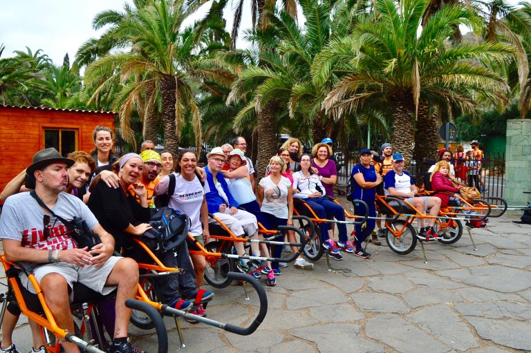 El Ayuntamiento fomenta el senderismo inclusivo realizando un paseo con personas con movilidad reducida por el barranco del Guiniguada