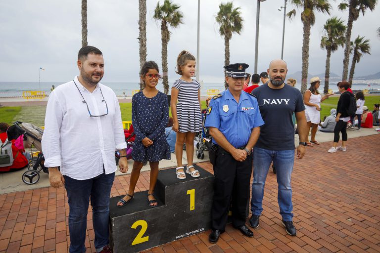 Medio millar de pequeños corredores participan en la carrera solidaria Super Agente Kids 
