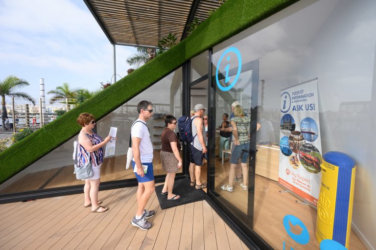 Las Palmas de Gran Canaria recibe este viernes al 'Albatros', un clásico de los cruceros, en servicio desde 1973