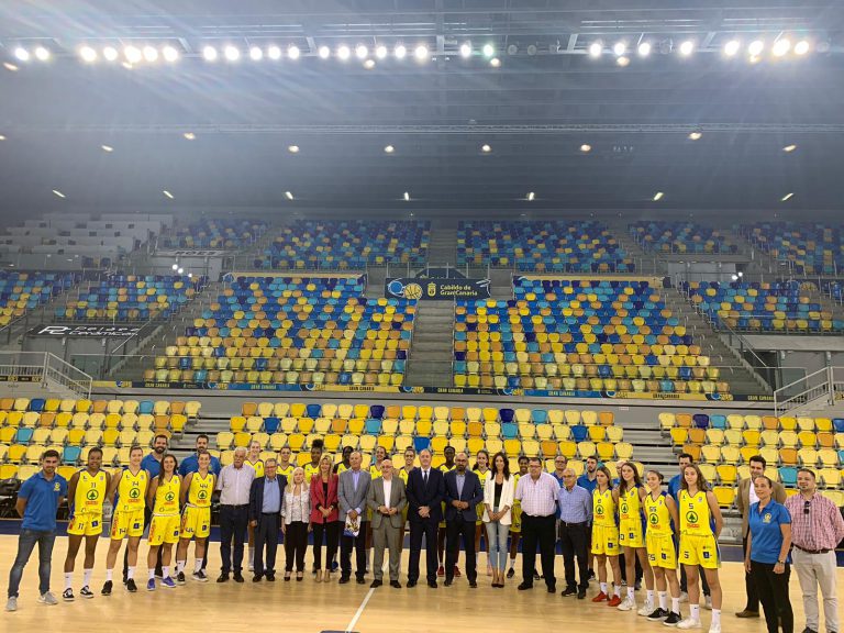 Cabildo y Ayuntamiento arropan al Spar Gran Canaria de baloncesto femenino en la presentación de la temporada 2019/2020 