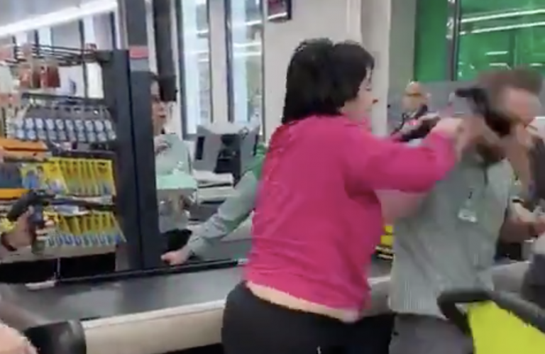 Una mujer condenada por robar langostinos, jamón y vino, y agredir a los trabajadores de un Mercadona