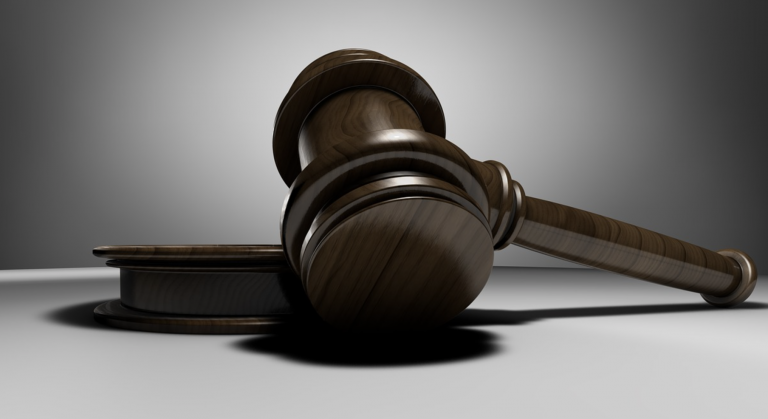 Un niño de 10 años recibe una citación para participar en un juicio como jurado