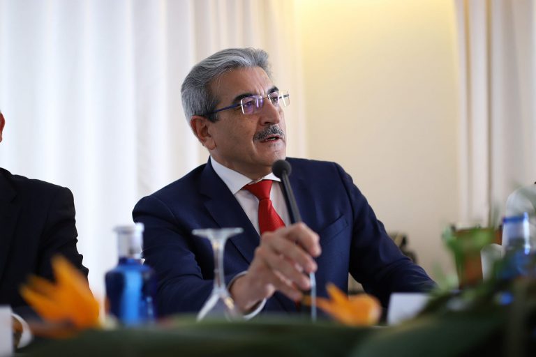 Román Rodríguez subraya la vinculación directa entre una fiscalidad progresiva y el desarrollo de la democracia