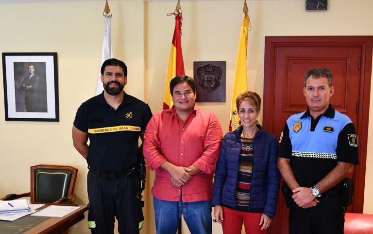 La alcaldesa de Mogán recibe a Lorenzo Lacalle, nuevo sargento-jefe del Consorcio de Emergencias con base en Puerto Rico 