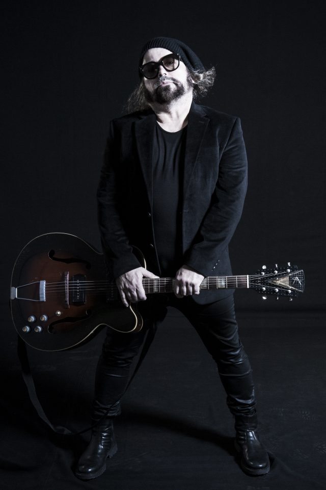 El músico cubano Carlos Varela 1