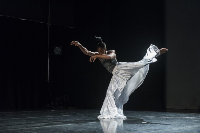 La danza de Ella poema y el teatro de Ishyo Arts Centre llegan a Agüimes para visibilizar el papel de la mujer africana