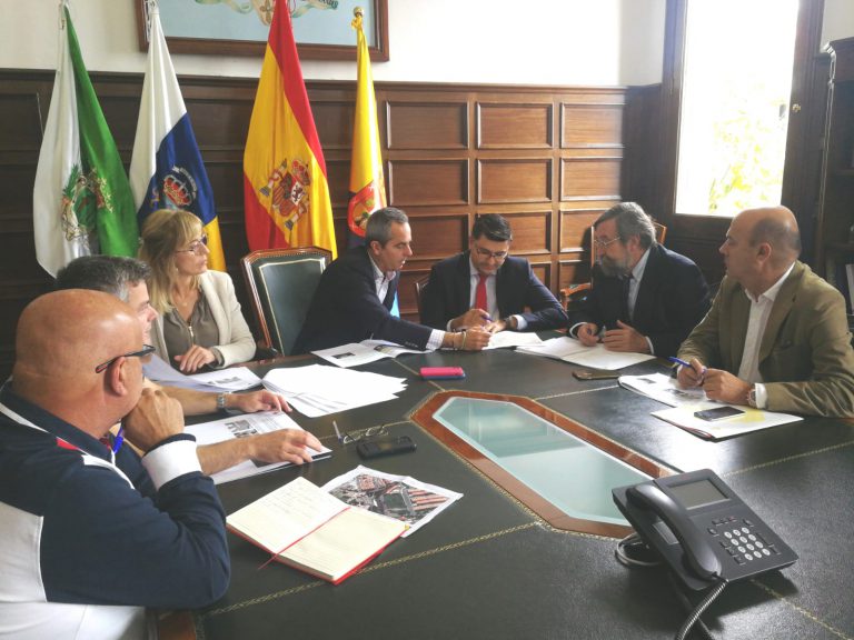 El alcalde de Santa Brígida, Miguel Jorge Blanco y el Consejero de Obras Públicas del Cabildo de Gran Canaria, Miguel Ángel Pérez, abordan en una visita de trabajo algunas mejoras para el municipio