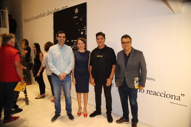Lleno en la inauguración de la exposición de Pepe Vera en el CIC El Almacén