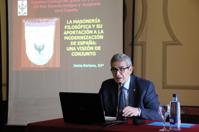 Jesús Soriano director del seminario.