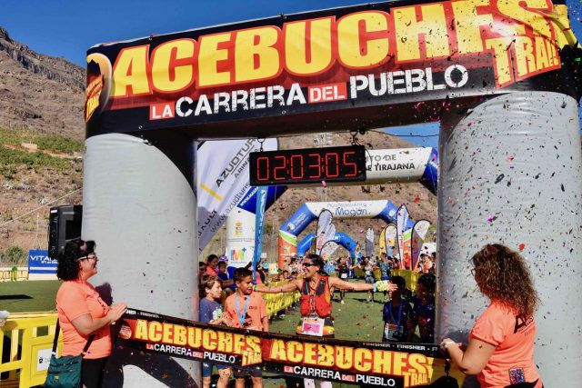 Llegada a meta de Sandra Moreno vencedora categoría femenina de la distancia de 16 km