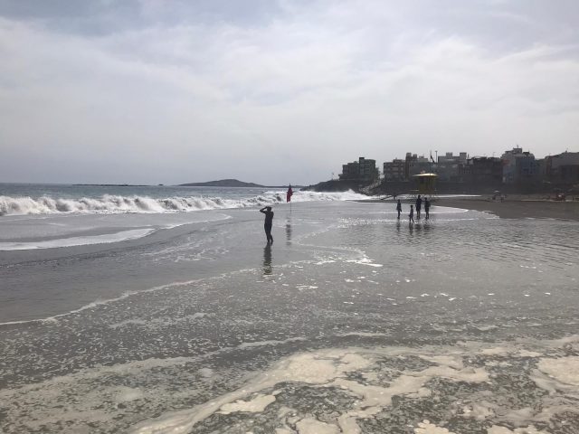 Playas advierte de la prohibición del baño en Telde debido a la situación adversa del mar 2 Pleamar 10