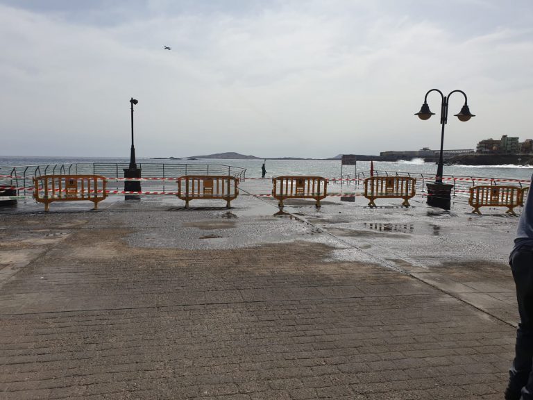 Playas advierte de la prohibición del baño en Telde debido a la situación adversa del mar