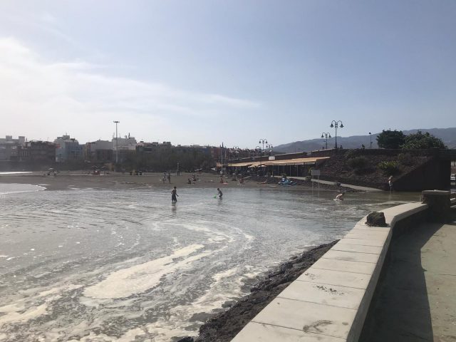 Playas advierte de la prohibición del baño en Telde debido a la situación adversa del mar 1 Pleamar 8