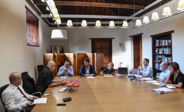 Ayuntamiento y Ateneo mantienen un primer encuentro para garantizar la continuidad de la entidad cultural