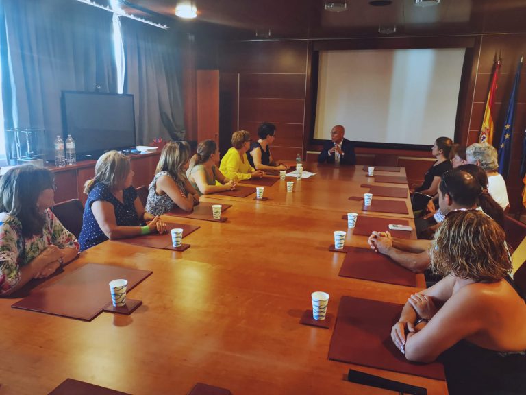 Las trabajadoras de Ralons Servicios se quejan ante la Diputación del Común