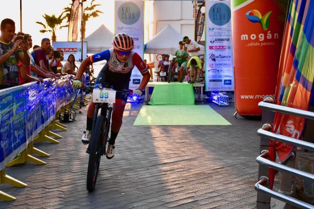 Blas Rivero y Hildegunn Hovdenak, vencedores de la IV Crono Escalada a Cortadores 3 Salida de una de las participantes de la IV Crono Escalada KAI Club Cortadores