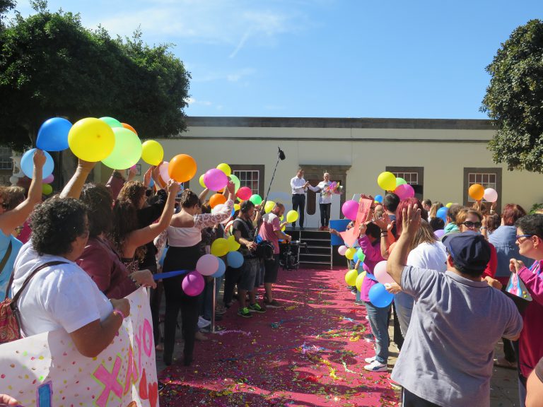 Los guienses se vuelcan con Xayo, arropándole en su visita al municipio justo antes de su actuación en la Semifinal  del Concurso ‘Got Talent’  