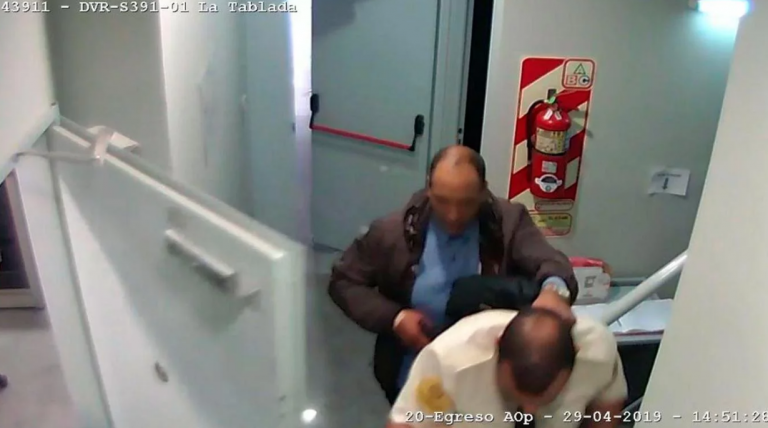 Un trabajador de un instituto pide un día libre y aprovecha para robar en una sucursal del Santander