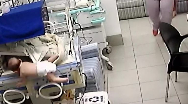 Un bebé se fractura el cráneo al salir y caer de la incubadora de un hospital