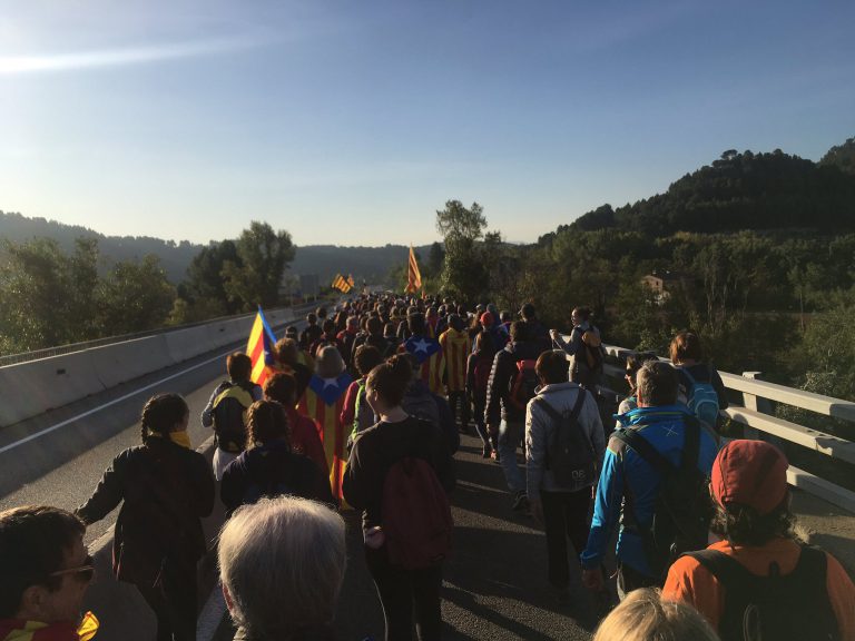 Jueves marcado por cortes de carreteras en Tarragona y normalidad en trenes y aeropuertos