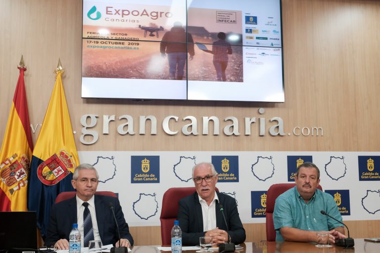 Medio centenar de expositores del sector agrícola y ganadero muestran sus productos y servicios en la primera edición de ExpoAgro