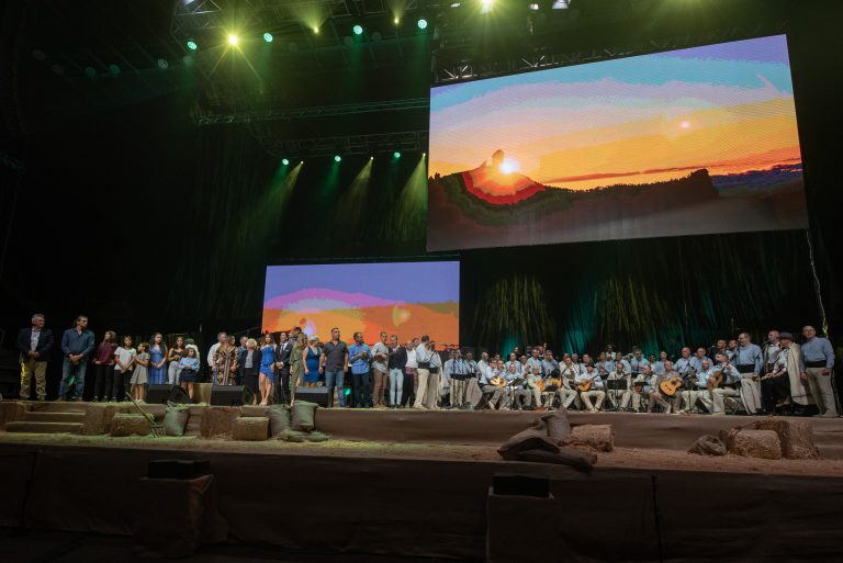 7.000 personas llenan el Gran Canaria Arena para homenajear a los héroes de los incendios en “Cumbre de mi Gran Canaria”