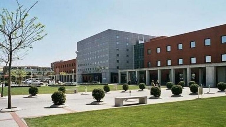 Un trabajador de un hospital de Madrid, que ya asesinó a dos pacientes, intenta matar a una mujer