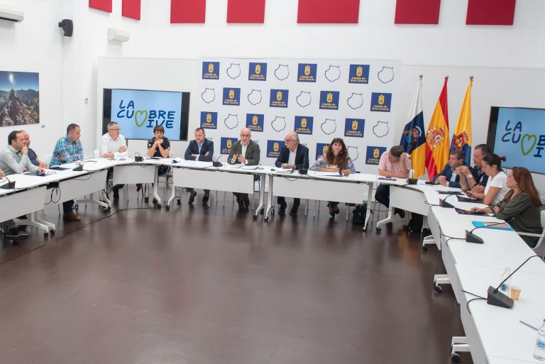 Morales anuncia que el millar de afectados por los incendios recibirán los 5 millones de las ayudas antes de final de año