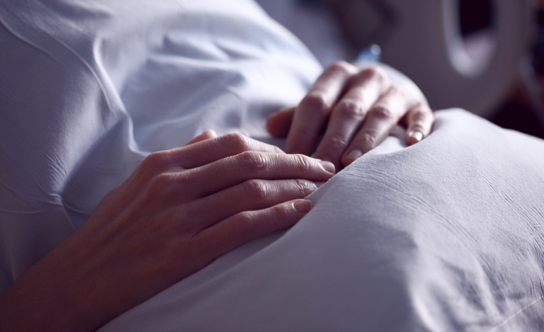 Un hospital mantuvo a paciente en estado vegetativo durante un año para cumplir con la estadística de supervivencia