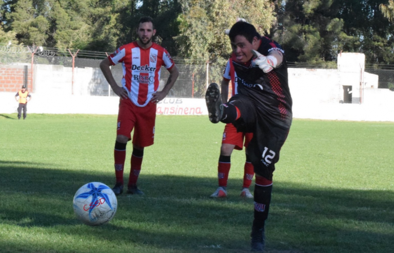 El debut soñado de un portero con Síndrome de Down: para un penalti y marca un gol