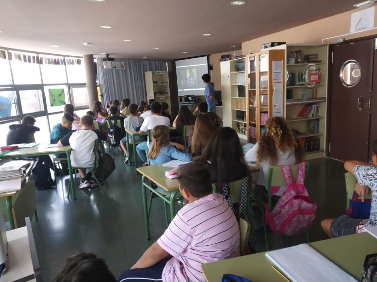 El Ayuntamiento sensibiliza sobre las migraciones en los institutos públicos