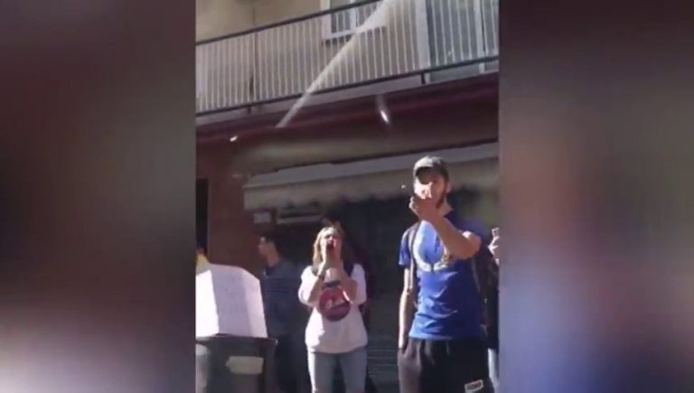 Independentistas zarandean el coche de Albert Rivera en Barcelona