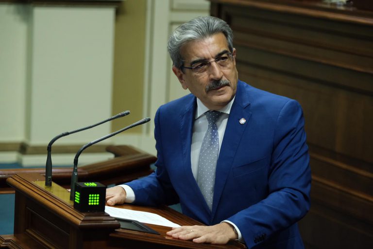 Román Rodríguez defiende el refuerzo de la Agencia Tributaria Canaria para combatir el fraude fiscal