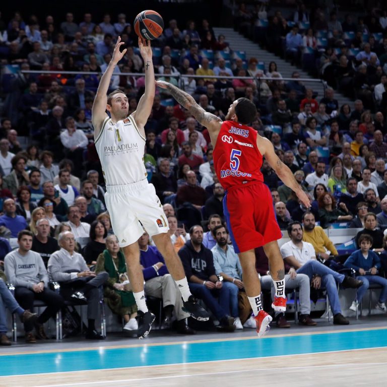 Un gran Real Madrid decide en el tercer cuarto para vencer al vigente campeón