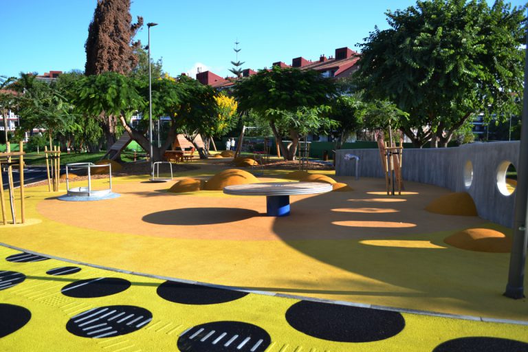 El Cabildo estudia delimitar el Parque inclusivo   El Laurel durante el día para el uso infantil