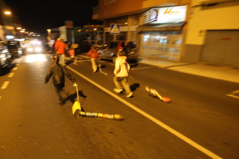 Noche de cacharros y castañas en el casco histórico con motivo de la celebración de San Andrés