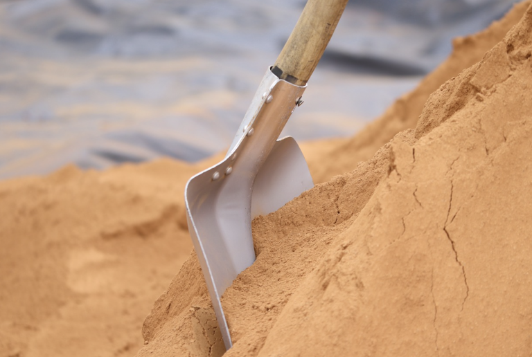 Un taxista salva a una recién nacida de ser enterrada viva por sus familiares