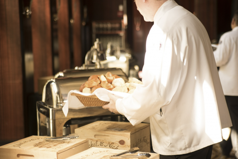 Cobran a unos turistas 120 euros por tres perritos calientes y un sándwich