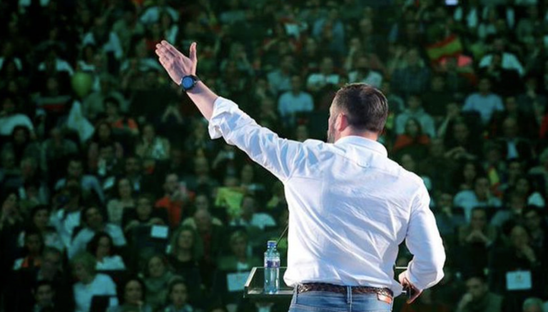 Abascal saludará a sus seguidores desde el balcón instalado en la sede de Vox