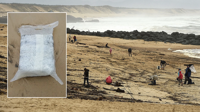 Cientos de fardos de cocaína recalan desde hace semanas en las playas francesas
