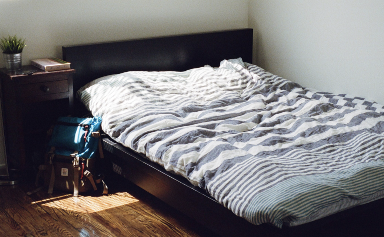 Un joven asesina al padre de su novia de 15 años después de que el hombre les sorprendiera juntos en la cama