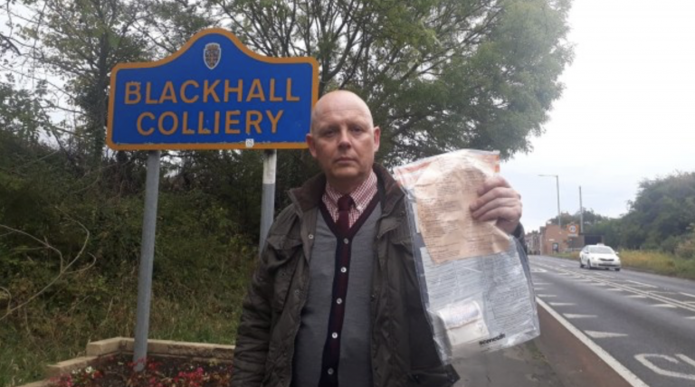 El misterio de los fajos de dinero que aparecen en un pueblo británico