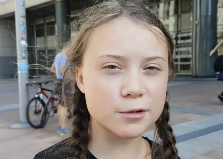 Encuentran a una doble de Greta Thunberg en esta foto de hace 120 años: ¿es una viajera del tiempo?