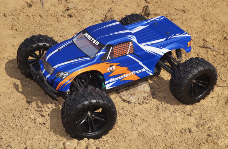 Detenido un joven que traficaba con drogas en la frontera de EEUU y México con un coche teledirigido