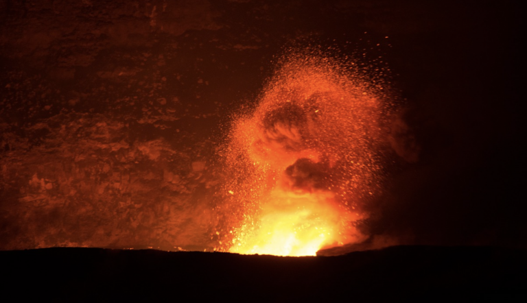 Un incendio en una fábrica de vidrio de León derrama 150 toneladas de lava incandescente