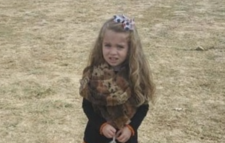 Ilusión óptica: 'la niña con las piernas de alambre'