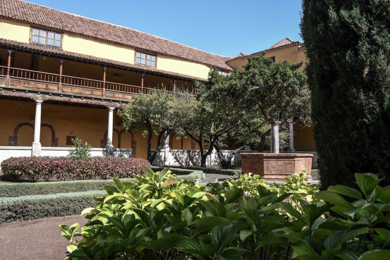 El ex convento de Santo Domingo acoge hasta final de año un programa actividades literarias del Ateneo