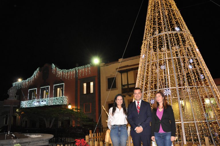 Las fiestas de Navidad en Santa María de Guía arrancaron este viernes con el Encendido del Alumbrado Navideño y la presentación del programa de Actos