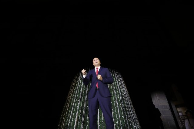 El Ayuntamiento ilumina la ciudad con más de 1,1 millón de bombillas LED para dar la bienvenida a la Navidad 51 Encendido Navideño 1