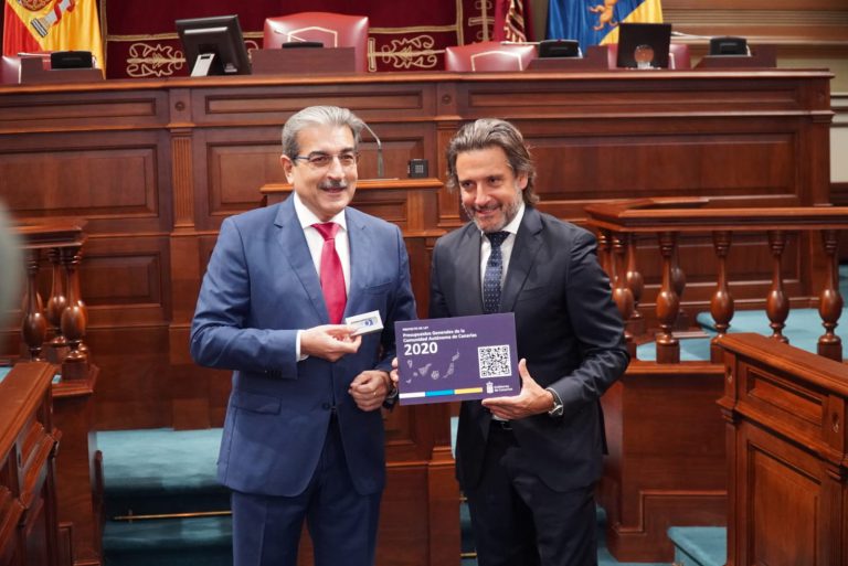 Román Rodríguez entrega al Parlamento unos Presupuestos que acreditan el giro social del nuevo Gobierno